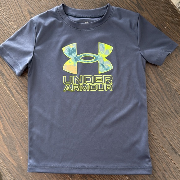 Under Armour Bundle! Boys' T-Shirt and Shorts Set - Picture 3 of 5